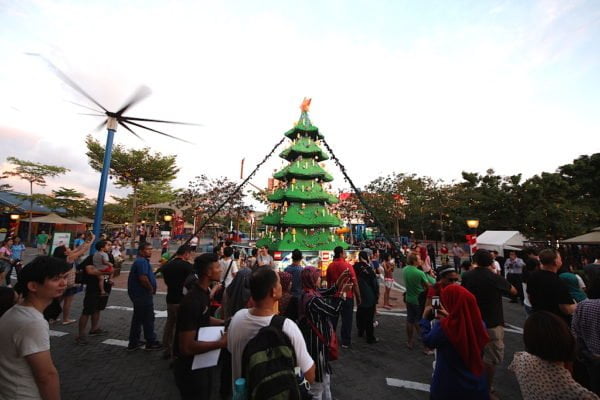 giant christmas tree at legoland