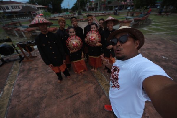 Kembara Ke Pekan Dalat Sarawak Ada Sukan Bot Laju
