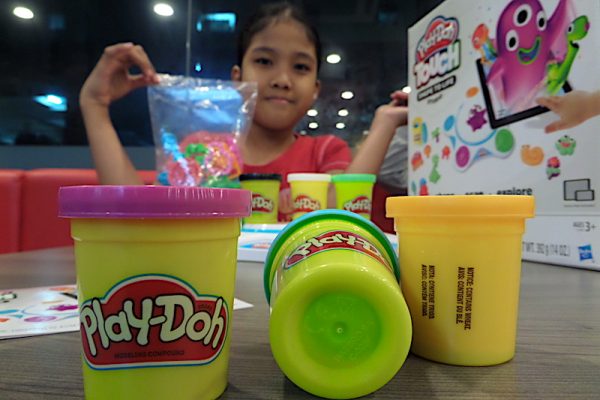 Layan Anak-anak Main Mainan PlayDoh Doh-Bassador