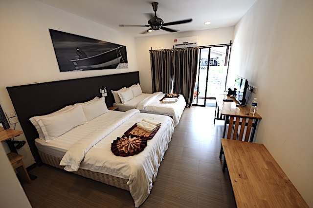 hotel review the barat tioman kampung juara 11