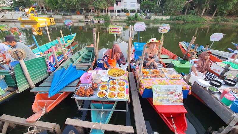 Khlong Hae Floating Market Hatyai Thailand 02