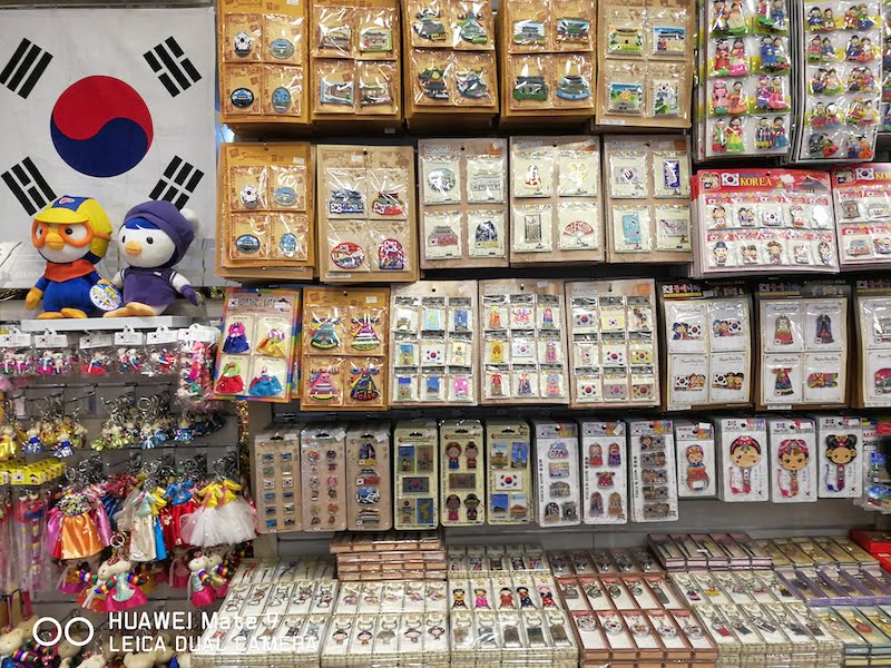 Arirang_Souvenir_Shop_Dongdaemun_Doota_Mall_04